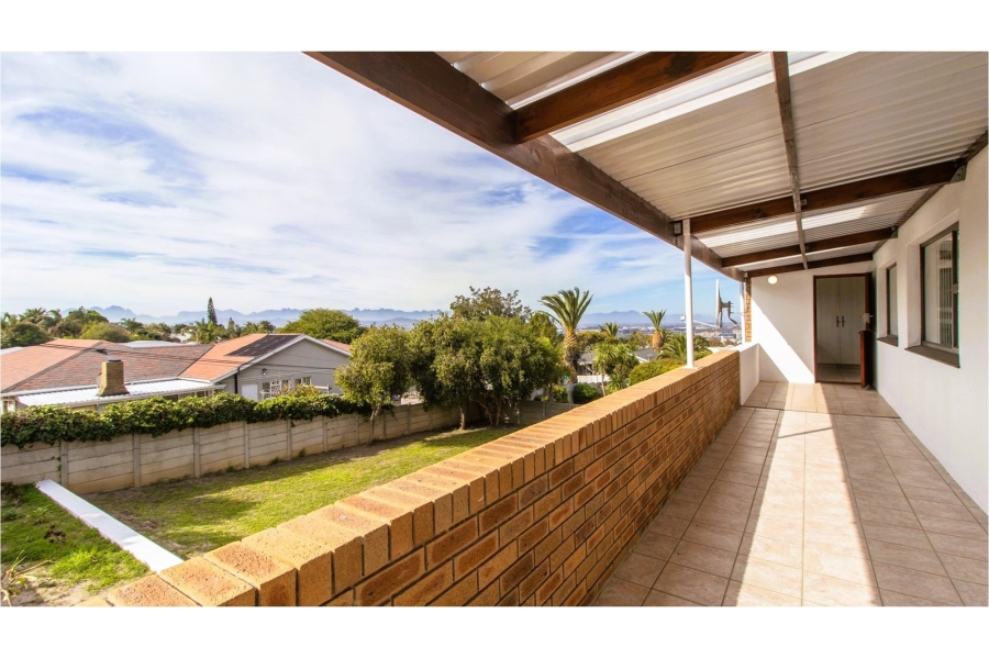 7 Bedroom Property for Sale in Loevenstein Western Cape
